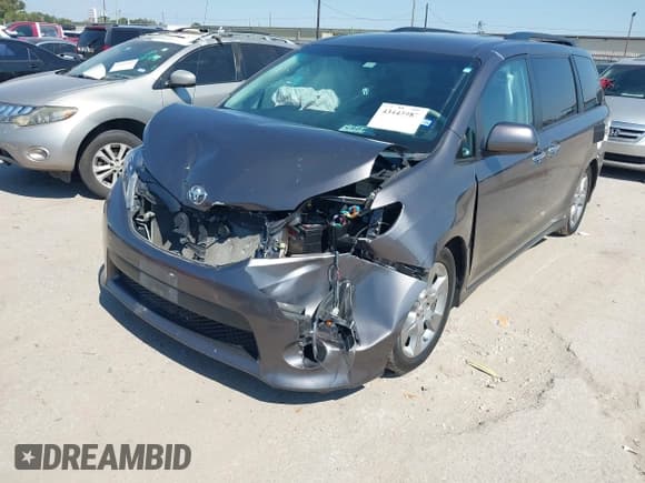 ✅ 2013 Toyota Sienna SE • VIN: 5TDXK3DCXDS360801 • Lot: 43443987. Listed on IAAI with 98,224 mi. Free auction sales archive from the USA and detailed vehicle history report at DreamBid. Image 2.