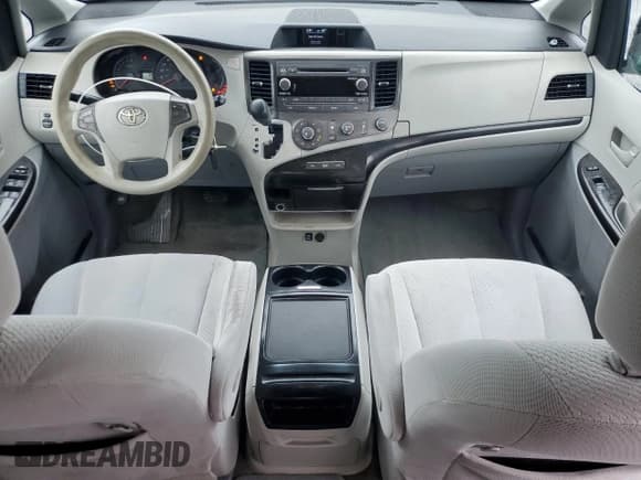 ✅ 2012 Toyota Sienna LE AAS • VIN: 5TDKK3DCXCS225522 • Lot: 61232135. Listed on Copart with 147,310 mi. Free auction sales archive from the USA and detailed vehicle history report at DreamBid. Image 8.