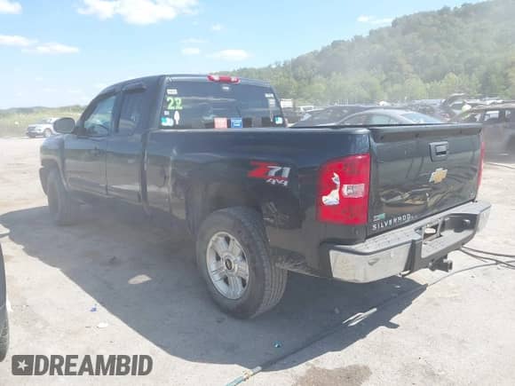 2010 Chevrolet Silverado 1500 LT with VIN 1GCSKSE39AZ106462, listed as a IAAI auction lot 43202752 with 181,554 mi miles and . Bid and sale history available at DreamBid. Image 3.