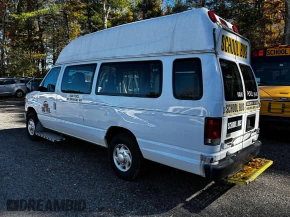 ✅ 2014 Ford Econoline Cargo Commercial • VIN: 1FTNS2EWXEDA21933 • Lot: 89734695. Listed on Copart with 179,130 mi. Free auction sales archive from the USA and detailed vehicle history report at DreamBid. Image 3.