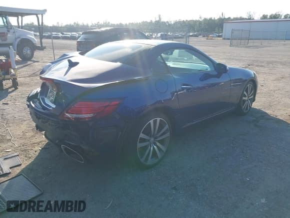 ✅ 2017 Mercedes-Benz SLC 300 • VIN: WDDPK3JA0HF127797 • Lot: 43780792. Wystawiony na IAAI z przebiegiem 58 673 mil. Bezpłatny archiwum sprzedaży aukcyjnych z USA i szczegółowy raport historii pojazdu na DreamBid. Zdjęcie 4.