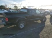 ✅ 2002 Dodge Dakota Sport • VIN: 1B7HG38N82S697439 • Lot: 44282155. Wystawiony na Copart z przebiegiem 239 414 mil. Bezpłatny archiwum sprzedaży aukcyjnych z USA i szczegółowy raport historii pojazdu na DreamBid. Zdjęcie 3.