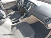 ✅ 2018 Ford Focus SE • VIN: 1FADP3F21JL225220 • Лот: 43670473. Опубликован ранее на IAAI с пробегом 125 394 миль. Бесплатный доступ к архиву аукционных продаж из США и подробный отчёт об истории автомобиля на DreamBid. Изображение 5.