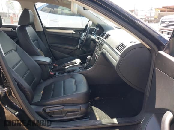 ✅ 2015 Volkswagen Passat S • VIN: 1VWAT7A30FC093068 • Lot: 43309416. Wystawiony na IAAI z przebiegiem 94 913 mil. Bezpłatny archiwum sprzedaży aukcyjnych z USA i szczegółowy raport historii pojazdu na DreamBid. Zdjęcie 5.