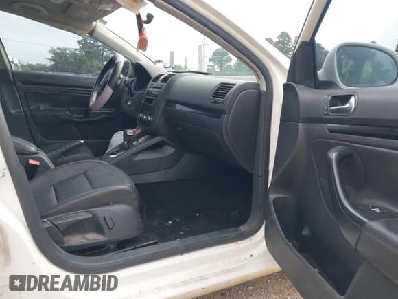 ✅ 2010 Volkswagen Jetta Limited Edition • VIN: 3VWRX7AJ6AM014029 • Lot: 42341171. Listed on IAAI with 225,177 mi. Free auction sales archive from the USA and detailed vehicle history report at DreamBid. Image 5.