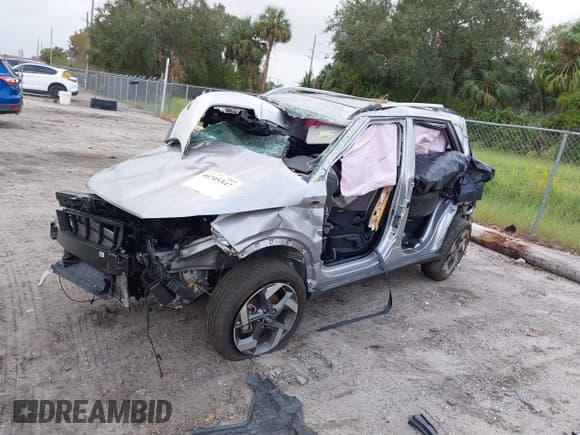 ✅ 2024 Hyundai Venue SEL • VIN: KMHRC8A39RU299110 • Lot: 40705347. Listed on IAAI with 16,802 mi. Free auction sales archive from the USA and detailed vehicle history report at DreamBid. Image 17.