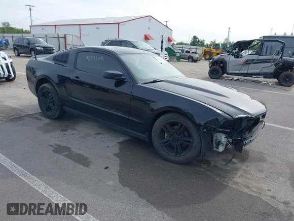 ✅ 2010 Ford Mustang V6 • VIN: 1ZVBP8AN5A5181949 • Lot: 42292016. Listed on IAAI with 122,547 mi. Free auction sales archive from the USA and detailed vehicle history report at DreamBid. Image 1.