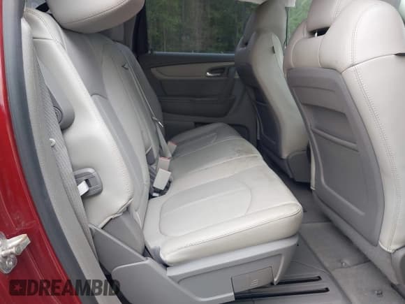 ✅ 2015 Chevrolet Traverse LT • VIN: 1GNKRHKD6FJ234568 • Lot: 42042516. Listed on IAAI with 151,436 mi. Free auction sales archive from the USA and detailed vehicle history report at DreamBid. Image 8.