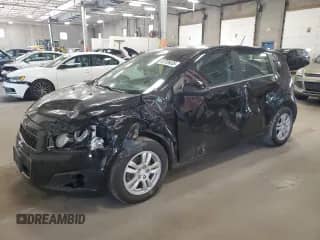 2016 Chevrolet Sonic LT z VIN 1G1JC6SH6G4152636, wystawiony jako Copart lot #83799435 z przebiegiem 153 735 mil mil oraz Nie do naprawy • Non repairable. Historia ofert i sprzedaży dostępna na DreamBid. Obrazek 1.