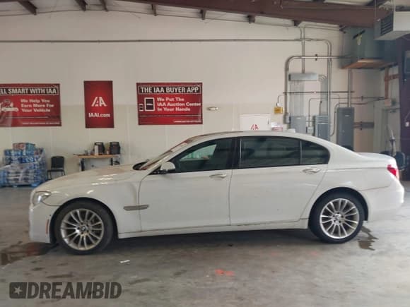 ✅ 2014 BMW 7 Series ALPINA B7 • VIN: WBAYE8C53ED780597 • Lot: 43130128. Wystawiony na IAAI z przebiegiem 98 724 mil. Bezpłatny archiwum sprzedaży aukcyjnych z USA i szczegółowy raport historii pojazdu na DreamBid. Zdjęcie 14.