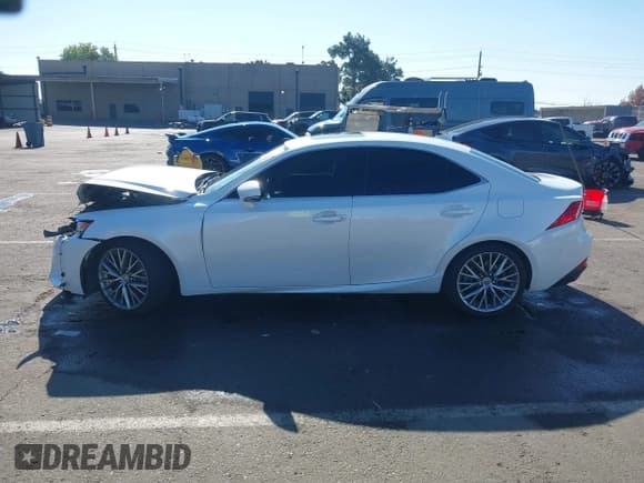 ✅ 2014 Lexus IS 250 • VIN: JTHBF1D28E5024628 • Lot: 43596354. Wystawiony na IAAI z przebiegiem 180 672 mil. Bezpłatny archiwum sprzedaży aukcyjnych z USA i szczegółowy raport historii pojazdu na DreamBid. Zdjęcie 15.
