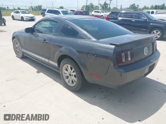 ✅ 2007 Ford Mustang Deluxe • VIN: 1ZVFT80N975271192 • Lot: 42732940. Listed on IAAI with 230,646 mi. Free auction sales archive from the USA and detailed vehicle history report at DreamBid. Image 3.