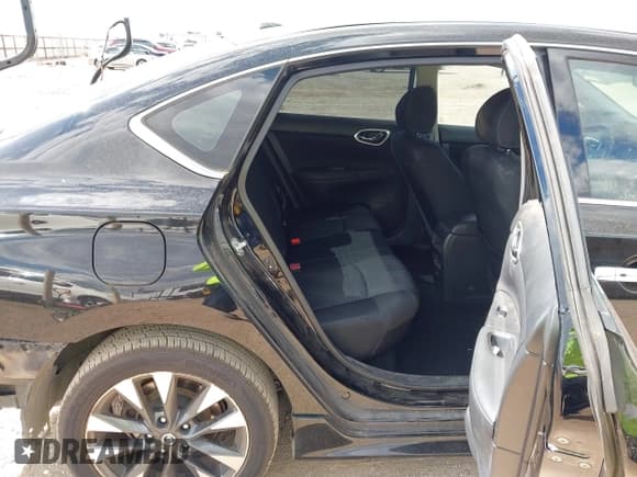 ✅ 2019 Nissan Sentra SV • VIN: 3N1AB7AP4KY447039 • Лот: 43302347. Опубликован ранее на IAAI с пробегом 176 543 миль. Бесплатный доступ к архиву аукционных продаж из США и подробный отчёт об истории автомобиля на DreamBid. Изображение 8.