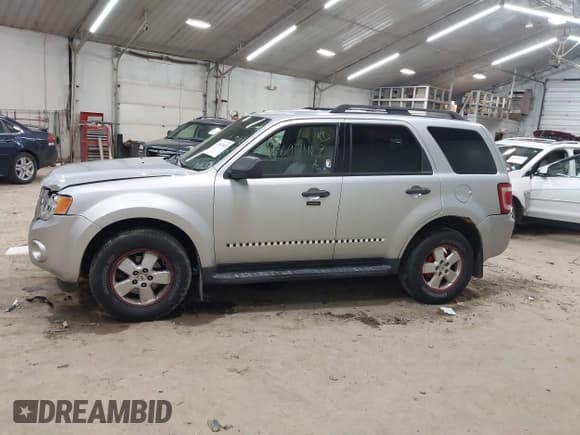 ✅ 2012 Ford Escape XLT • VIN: 1FMCU9D70CKC03584 • Lot: 43697467. Wystawiony na IAAI z przebiegiem 66 989 mil. Bezpłatny archiwum sprzedaży aukcyjnych z USA i szczegółowy raport historii pojazdu na DreamBid. Zdjęcie 14.