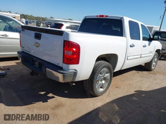 ✅ 2011 Chevrolet Silverado 1500 LT • VIN: 3GCPCSE02BG101100 • Lot: 43404906. Listed on IAAI with 112,018 mi. Free auction sales archive from the USA and detailed vehicle history report at DreamBid. Image 4.