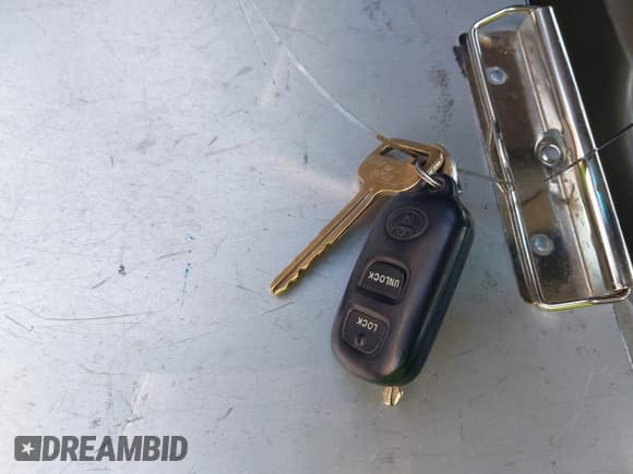 ✅ 2000 Toyota Camry CE • VIN: JT2BG22K8Y0531501 • Lot: 43131269. Listed on IAAI with 178,351 mi. Free auction sales archive from the USA and detailed vehicle history report at DreamBid. Image 11.