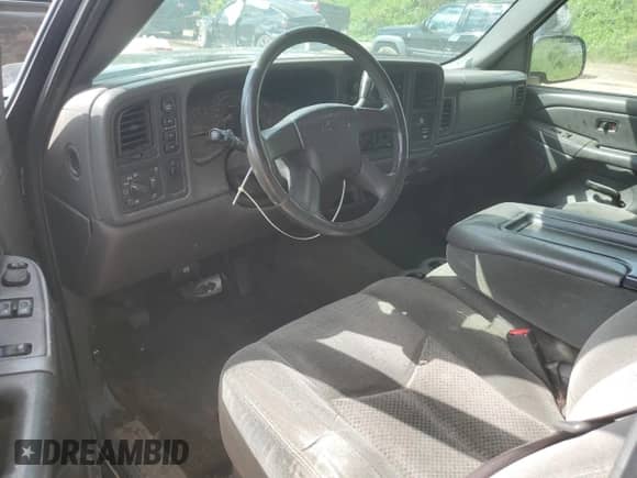 2004 Chevrolet Silverado 1500 Work Truck z VIN 1GCEK14V64Z133889, wystawiony jako Copart lot #67903994 z przebiegiem 118 023 mil mil oraz Czysty tytuł • Clean title. Historia ofert i sprzedaży dostępna na DreamBid. Obrazek 8.