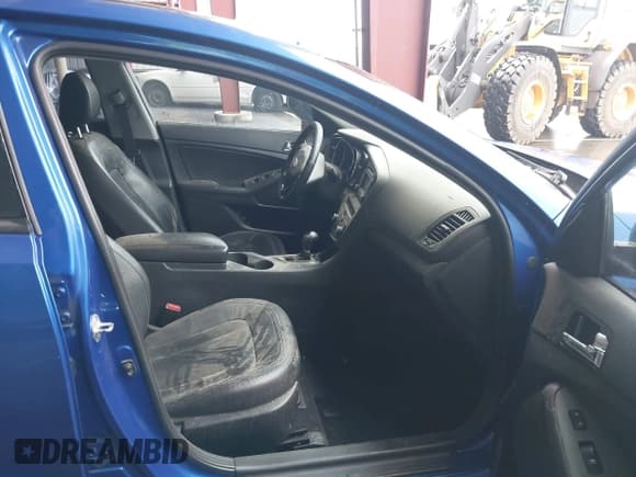 ✅ 2011 Kia Optima EX • VIN: KNAGN4A79B5216645 • Lot: 43634377. Wystawiony na IAAI z przebiegiem Nie podano. Bezpłatny archiwum sprzedaży aukcyjnych z USA i szczegółowy raport historii pojazdu na DreamBid. Zdjęcie 5.