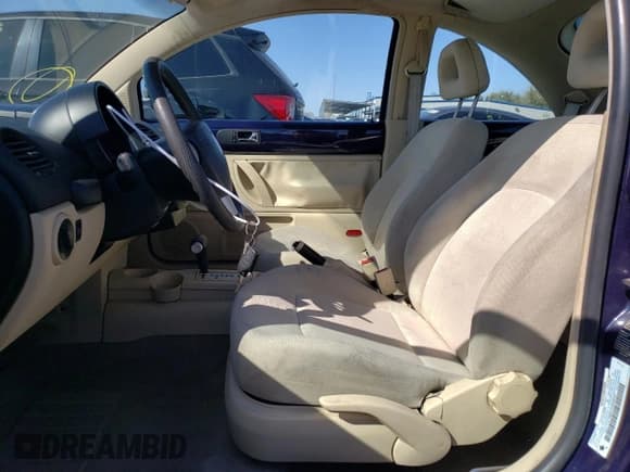 ✅ 1999 Volkswagen Beetle • VIN: 3VWBC21C2XM425244 • Lot: 48707155. Wystawiony na Copart z przebiegiem 134 456 mil. Bezpłatny archiwum sprzedaży aukcyjnych z USA i szczegółowy raport historii pojazdu na DreamBid. Zdjęcie 7.