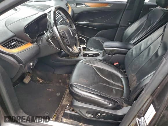 ✅ 2017 Lincoln MKC Reserve • VIN: 5LMCJ3D93HUL03680 • Lot: 95403155. Wystawiony na Copart z przebiegiem 66 428 mil. Bezpłatny archiwum sprzedaży aukcyjnych z USA i szczegółowy raport historii pojazdu na DreamBid. Zdjęcie 7.