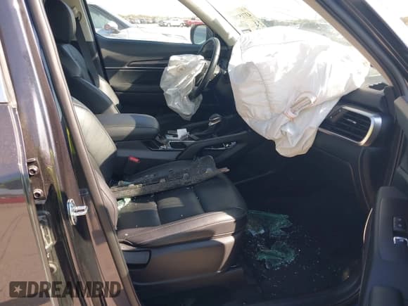 ✅ 2025 Kia Telluride S • VIN: 5XYP64GC1SG637271 • Lot: 43715203. Listed on IAAI with 13,315 mi. Free auction sales archive from the USA and detailed vehicle history report at DreamBid. Image 5.