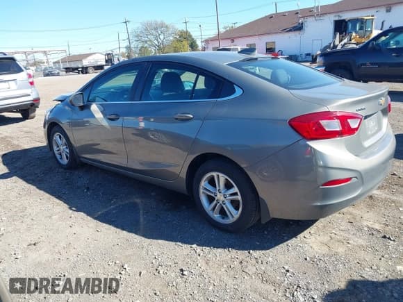 ✅ 2018 Chevrolet Cruze LT • VIN: 1G1BE5SM3J7226199 • Lot: 43466842. Listed on IAAI with 67,601 mi. Free auction sales archive from the USA and detailed vehicle history report at DreamBid. Image 3.