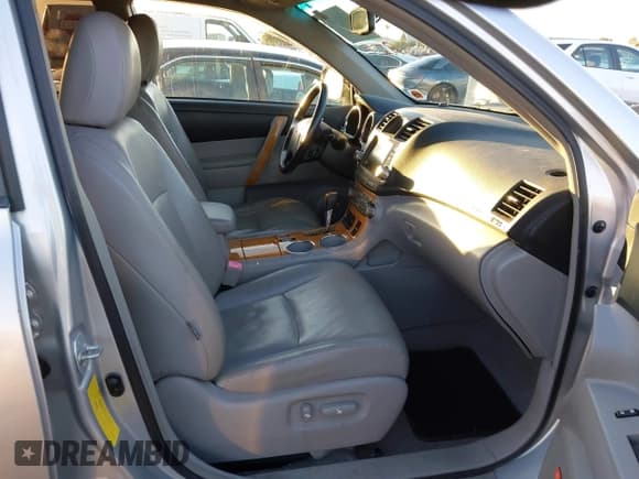 ✅ 2008 Toyota Highlander Limited • VIN: JTEEW44A882001181 • Lot: 43904052. Listed on IAAI with 286,076 mi. Free auction sales archive from the USA and detailed vehicle history report at DreamBid. Image 5.