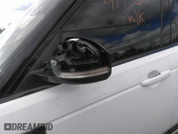 ✅ 2018 Land Rover Range Rover • VIN: SALGR2RV6JA383848 • Lot: 41938173. Wystawiony na IAAI z przebiegiem 93 534 mil. Bezpłatny archiwum sprzedaży aukcyjnych z USA i szczegółowy raport historii pojazdu na DreamBid. Zdjęcie 17.