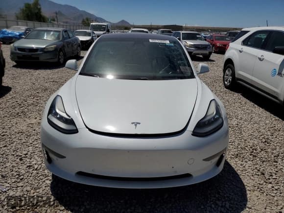 ✅ 2018 Tesla Model 3 Long Range Battery • VIN: 5YJ3E1EB0JF092373 • Lot: 60244095. Wystawiony na Copart z przebiegiem Nie podano. Bezpłatny archiwum sprzedaży aukcyjnych z USA i szczegółowy raport historii pojazdu na DreamBid. Zdjęcie 5.
