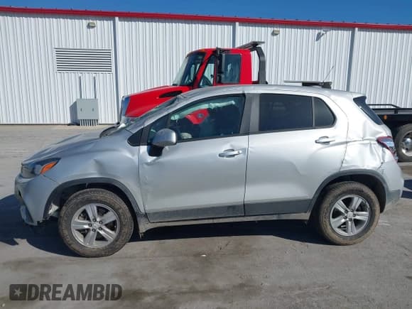 ✅ 2022 Chevrolet Trax LS • VIN: KL7CJNSM0NB545177 • Lot: 43371261. Listed on IAAI with 57,931 mi. Free auction sales archive from the USA and detailed vehicle history report at DreamBid. Image 6.