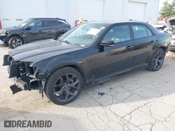 ✅ 2023 Chrysler 300 S • VIN: 2C3CCABG1PH616692 • Lot: 43332604. Listed on IAAI with 69,805 mi. Free auction sales archive from the USA and detailed vehicle history report at DreamBid. Image 18.