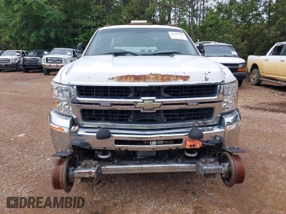 ✅ 2010 Chevrolet Silverado 3500HD • VIN: 1GB5KZBK7AZ252039 • Lot: 42203910. Listed on IAAI with 379,973 mi. Free auction sales archive from the USA and detailed vehicle history report at DreamBid. Image 12.