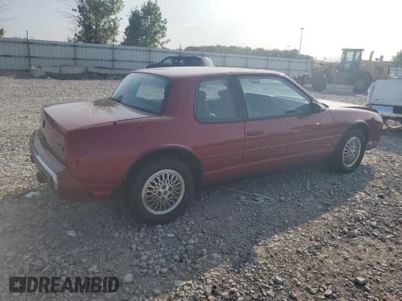 ✅ 1987 Oldsmobile Toronado • VIN: 1G3EZ1134HU308058 • Lot: 71824705. Wystawiony na Copart z przebiegiem 48 163 mil. Bezpłatny archiwum sprzedaży aukcyjnych z USA i szczegółowy raport historii pojazdu na DreamBid. Zdjęcie 3.