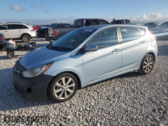 ✅ 2013 Hyundai Accent SE • VIN: KMHCU5AE0DU083089 • Лот: 70294494. Опубликован ранее на Copart с пробегом 132 082 миль. Бесплатный доступ к архиву аукционных продаж из США и подробный отчёт об истории автомобиля на DreamBid. Изображение 1.