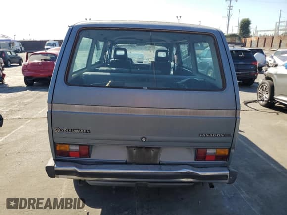 ✅ 1986 Volkswagen Vanagon • VIN: WV2YB0255GH082892 • Lot: 74600804. Wystawiony na Copart z przebiegiem 181 034 mil. Bezpłatny archiwum sprzedaży aukcyjnych z USA i szczegółowy raport historii pojazdu na DreamBid. Zdjęcie 6.
