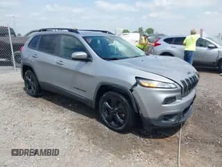 ✅ 2016 Jeep Cherokee Latitude • VIN: 1C4PJLCB3GW176901 • Lot: 42019983. Wystawiony na IAAI z przebiegiem 141 104 mil. Bezpłatny archiwum sprzedaży aukcyjnych z USA i szczegółowy raport historii pojazdu na DreamBid. Zdjęcie 1.