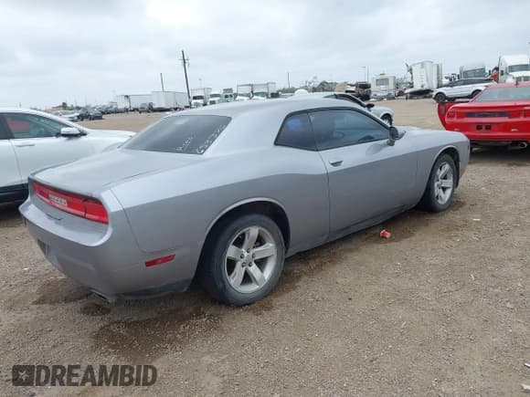 ✅ 2013 Dodge Challenger Rallye Redline • VIN: 2C3CDYAG7DH653376 • Lot: 41689049. Wystawiony na IAAI z przebiegiem 186 843 mil. Bezpłatny archiwum sprzedaży aukcyjnych z USA i szczegółowy raport historii pojazdu na DreamBid. Zdjęcie 4.
