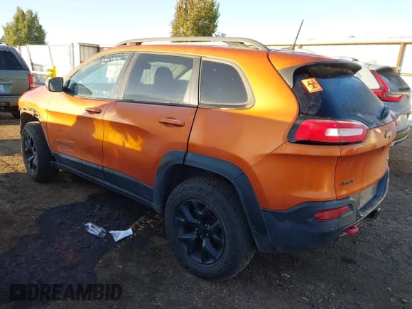 ✅ 2016 Jeep Cherokee Trailhawk • VIN: 1C4PJMBS2GW172619 • Lot: 43428758. Listed on IAAI with 145,885 mi. Free auction sales archive from the USA and detailed vehicle history report at DreamBid. Image 3.