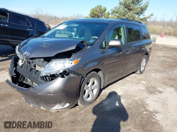 ✅ 2014 Toyota Sienna LE • VIN: 5TDKK3DC2ES491118 • Lot: 43643906. Listed on IAAI with 159,809 mi. Free auction sales archive from the USA and detailed vehicle history report at DreamBid. Image 17.