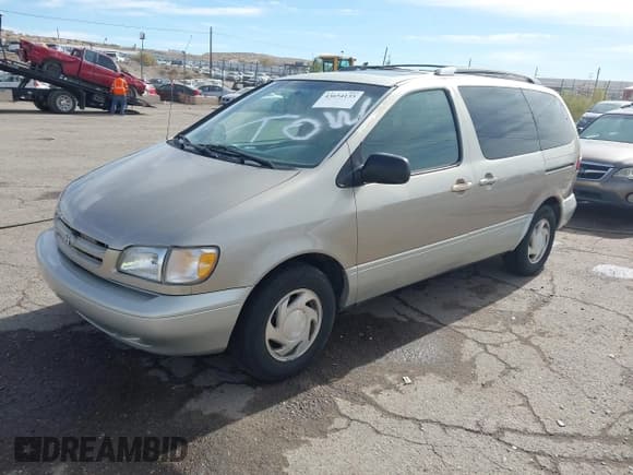 ✅ 2000 Toyota Sienna LE • VIN: 4T3ZF13C2YU206090 • Lot: 43654135. Listed on IAAI with 262,195 mi. Free auction sales archive from the USA and detailed vehicle history report at DreamBid. Image 17.