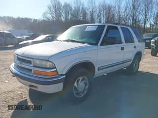 ✅ 2001 Chevrolet Blazer LT • VIN: 1GNDT13W012147527 • Lot: 41696302. Wystawiony na IAAI z przebiegiem 275 092 mil. Bezpłatny archiwum sprzedaży aukcyjnych z USA i szczegółowy raport historii pojazdu na DreamBid. Zdjęcie 2.