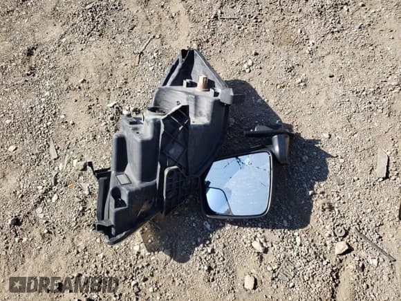 ✅ 2015 Nissan NV200 SV • VIN: 3N6CM0KN7FK735163 • Lot: 71510765. Wystawiony na Copart z przebiegiem 239 556 mil. Bezpłatny archiwum sprzedaży aukcyjnych z USA i szczegółowy raport historii pojazdu na DreamBid. Zdjęcie 13.