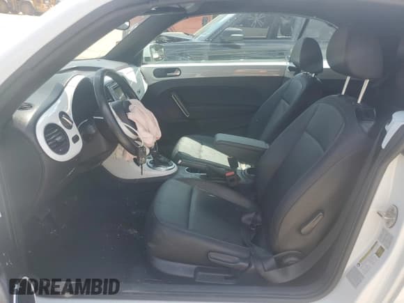 ✅ 2018 Volkswagen Beetle S • VIN: 3VW5DAAT2JM502304 • Лот: 68676005. Опубликован ранее на Copart с пробегом 84 933 миль. Бесплатный доступ к архиву аукционных продаж из США и подробный отчёт об истории автомобиля на DreamBid. Изображение 7.