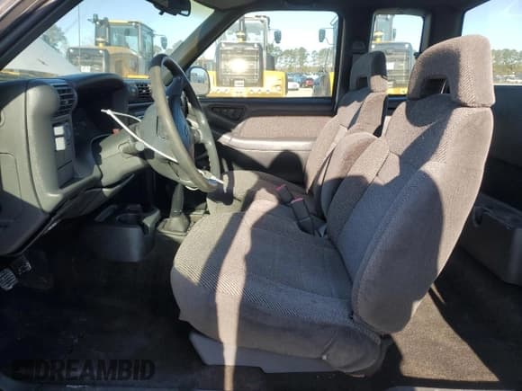 ✅ 1997 Chevrolet S-10 LS • VIN: 1GCCS1949V8141063 • Лот: 49367985. Опубликован ранее на Copart с пробегом 98 117 миль. Бесплатный доступ к архиву аукционных продаж из США и подробный отчёт об истории автомобиля на DreamBid. Изображение 7.