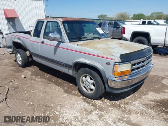 1995 Dodge Dakota z VIN 1B7GL23X4SS149528, wystawiony jako IAAI lot #42049475 z przebiegiem 168 078 mil mil oraz . Historia ofert i sprzedaży dostępna na DreamBid. Obrazek 1.