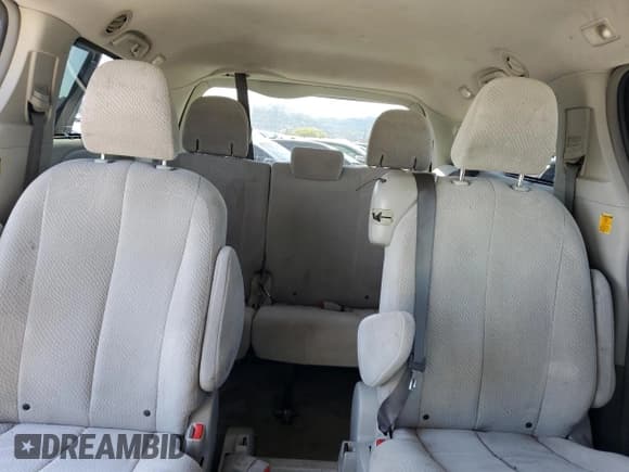 ✅ 2011 Toyota Sienna LE AAS • VIN: 5TDKK3DC1BS173695 • Lot: 82241805. Listed on Copart with 129,894 mi. Free auction sales archive from the USA and detailed vehicle history report at DreamBid. Image 10.
