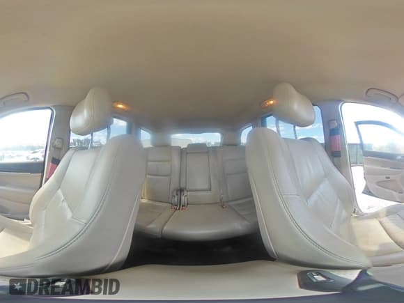 ✅ 2015 Jeep Grand Cherokee Limited • VIN: 1C4RJEBGXFC737211 • Lot: 70911715. Listed on Copart with 243,640 mi. Free auction sales archive from the USA and detailed vehicle history report at DreamBid. Image 16.