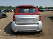 ✅ 2013 Smart fortwo Passion • VIN: WMEEK3BA6DK589056 • Lot: 64065245. Wystawiony na Copart z przebiegiem 100 123 mil. Bezpłatny archiwum sprzedaży aukcyjnych z USA i szczegółowy raport historii pojazdu na DreamBid. Zdjęcie 6.