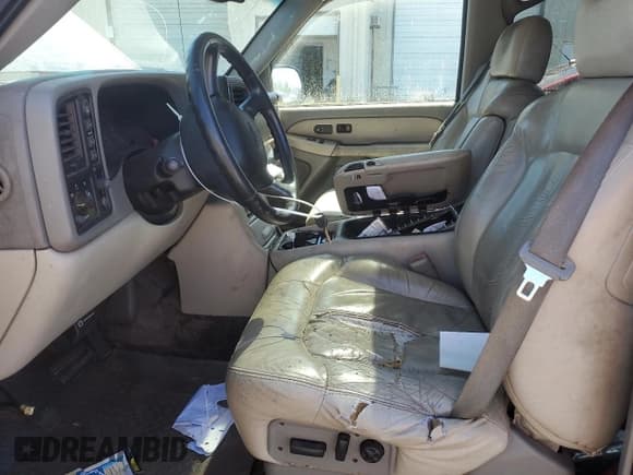 ✅ 2001 Chevrolet Suburban LT • VIN: 3GNFK16T71G220669 • Лот: 55098935. Опубликован ранее на Copart с пробегом Не указан. Бесплатный доступ к архиву аукционных продаж из США и подробный отчёт об истории автомобиля на DreamBid. Изображение 7.