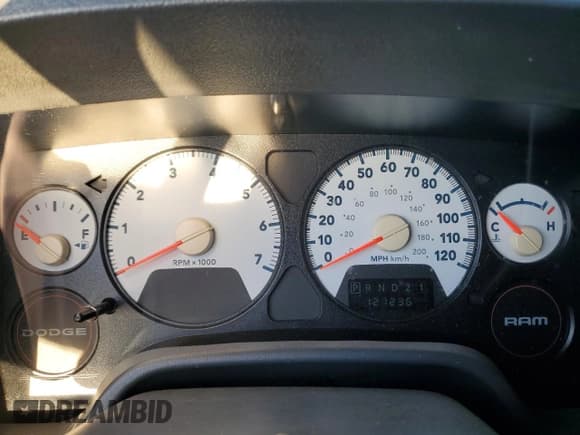 ✅ 2008 Dodge 1500 ST • VIN: 1D7HA18K48J104563 • Лот: 76948094. Опубликован ранее на Copart с пробегом 121 236 миль. Бесплатный доступ к архиву аукционных продаж из США и подробный отчёт об истории автомобиля на DreamBid. Изображение 9.